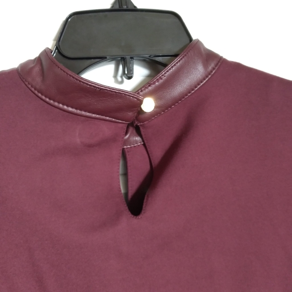 ☆NWT☆ Mark New York Burgundy Faux Leather Sleeveless Top Mock Neck With Keyhole - Picture 5 of 12